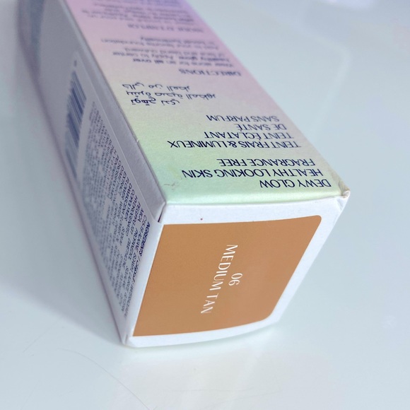 Huda Beauty Glow wish Skin Tint Medium Tan 06 - Picture 6 of 6